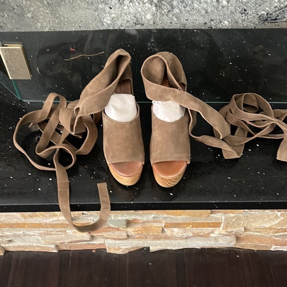 FREE PEOPLE WOOD PLATFORMS WRAP UP LEGS GLADIATOR SANDALS GENUINE SUEDE LEATHER - Picture 2 of 6